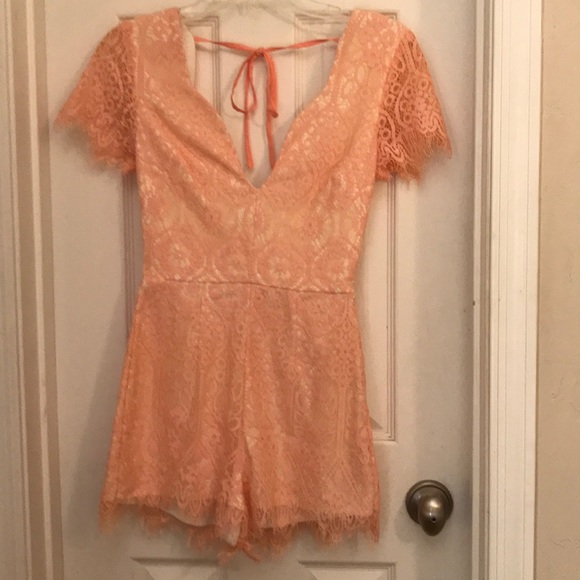 Peach lace romper - Picture 1 of 2